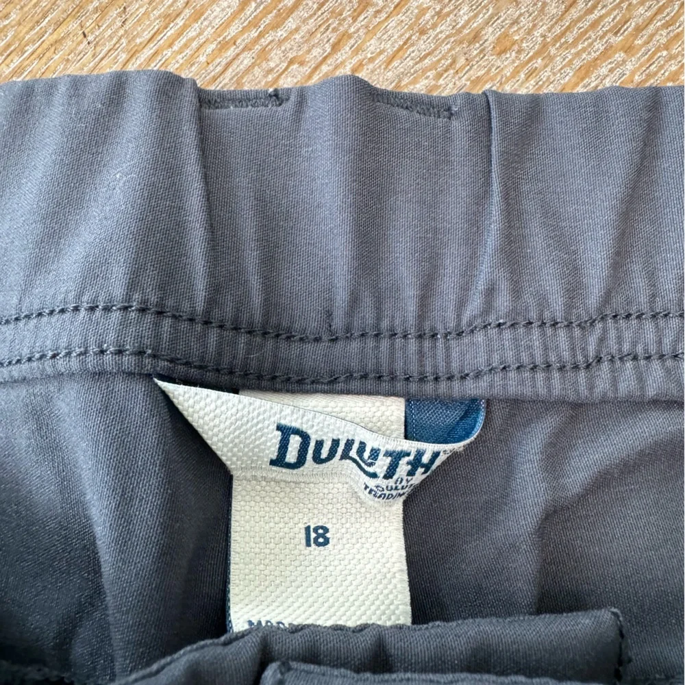 Duluth Trading Co Gray Sz 18 Nylon Cargo Pants Elastic Waist 38” Inseam 10” - Picture 2 of 5